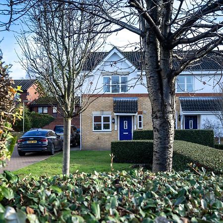 Вилла Guildford Townhouse With Parking Экстерьер фото