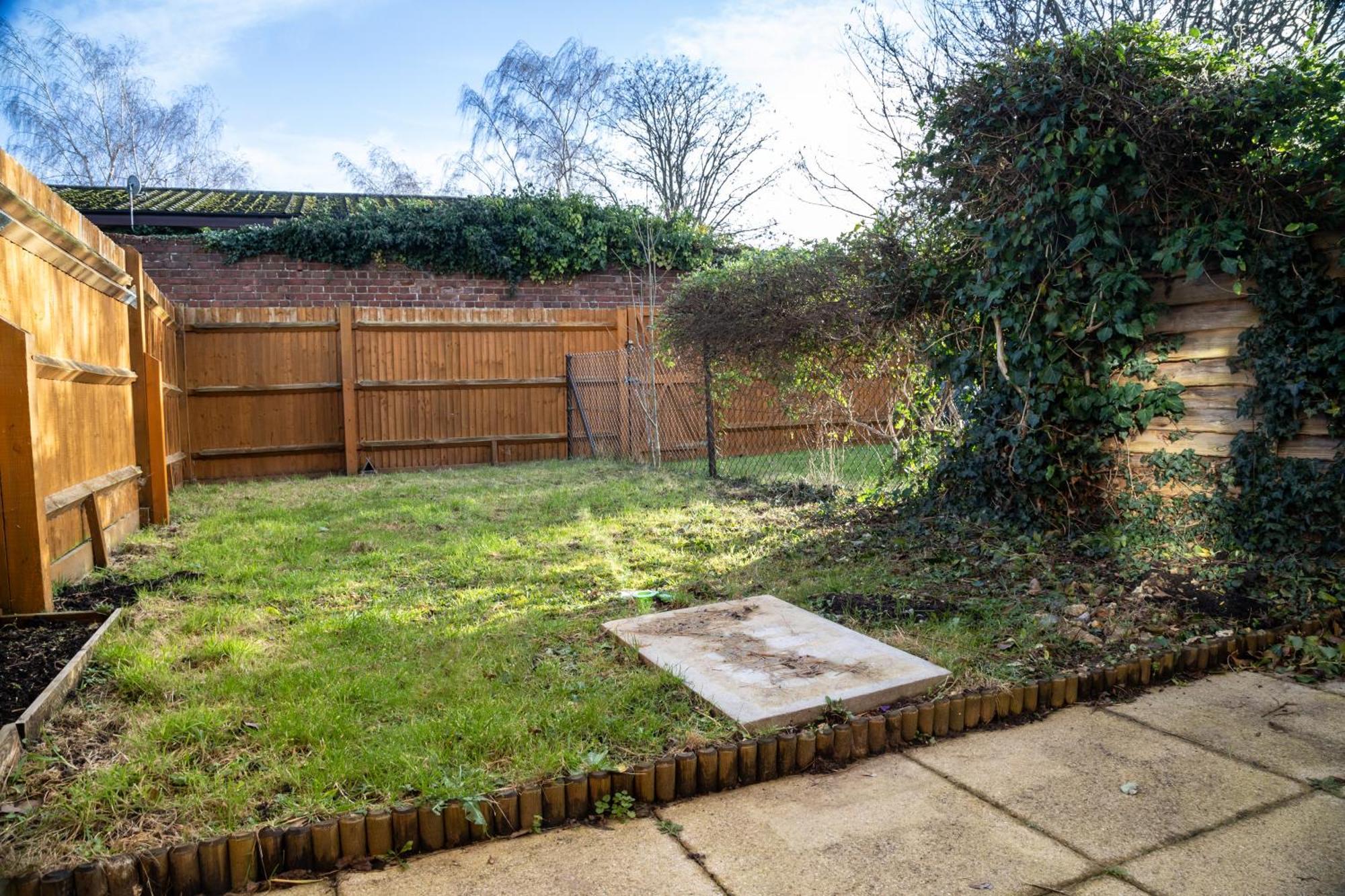 Вилла Guildford Townhouse With Parking Экстерьер фото